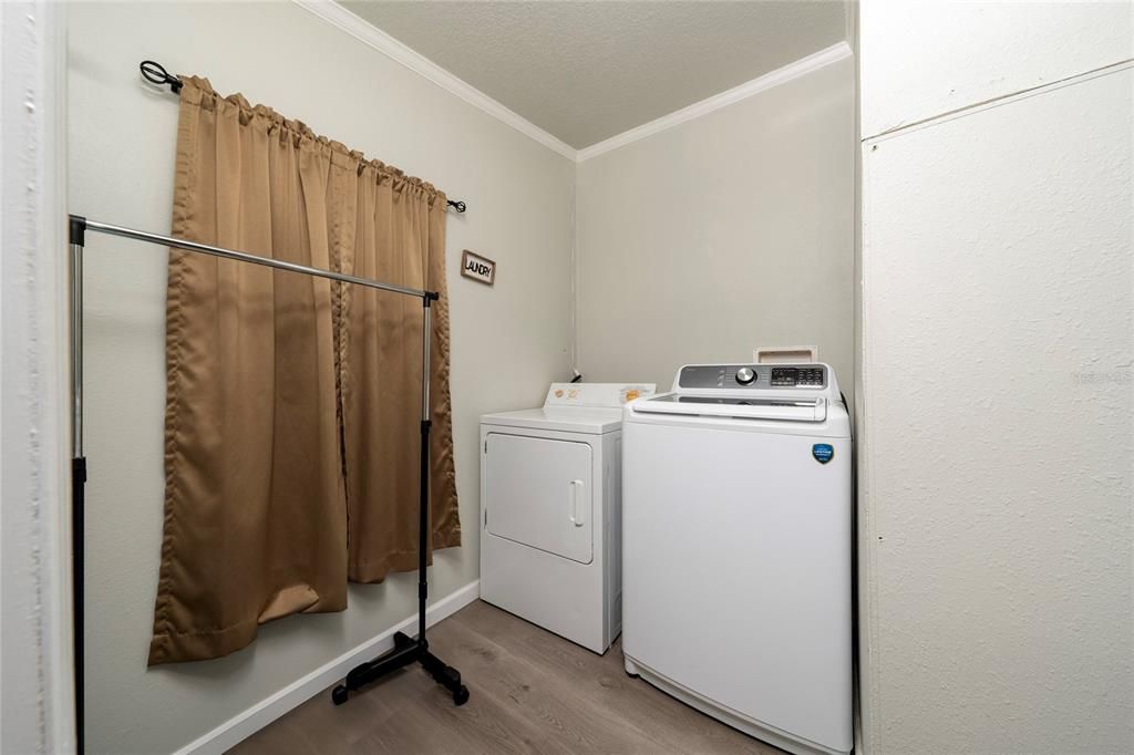 На продажу: $189,900 (3 спален, 2 ванн, 1352 Квадратных фут)