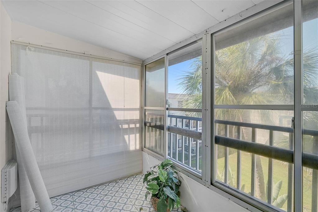 For Sale: $105,000 (2 beds, 1 baths, 726 Square Feet)
