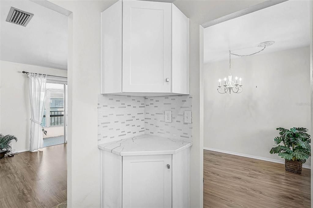 For Sale: $105,000 (2 beds, 1 baths, 726 Square Feet)