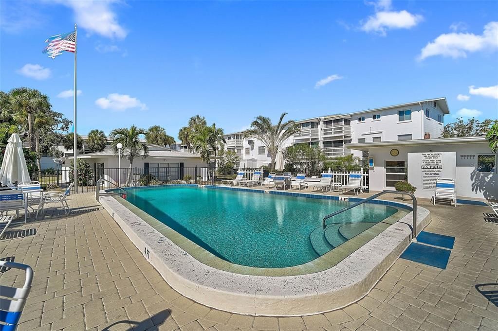 For Sale: $105,000 (2 beds, 1 baths, 726 Square Feet)