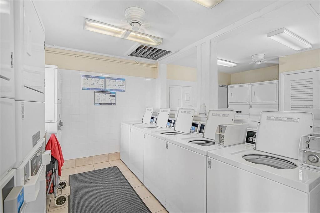 For Sale: $105,000 (2 beds, 1 baths, 726 Square Feet)