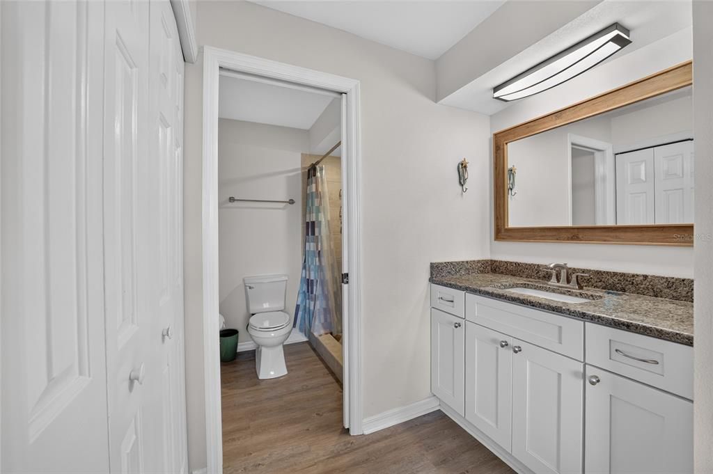 На продажу: $399,900 (3 спален, 2 ванн, 1246 Квадратных фут)