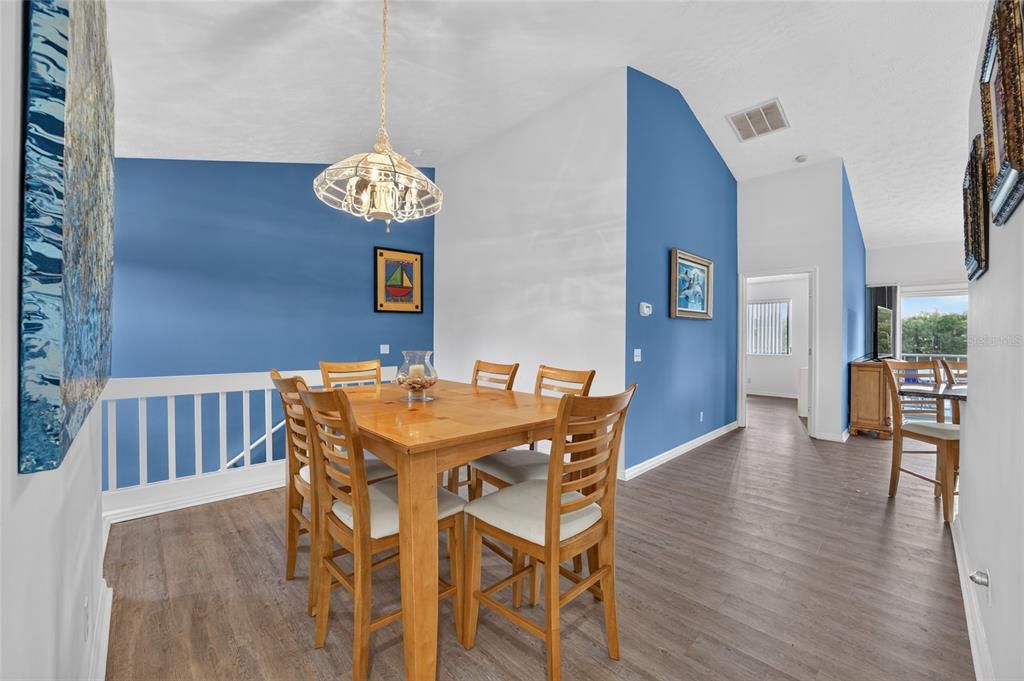 На продажу: $399,900 (3 спален, 2 ванн, 1246 Квадратных фут)