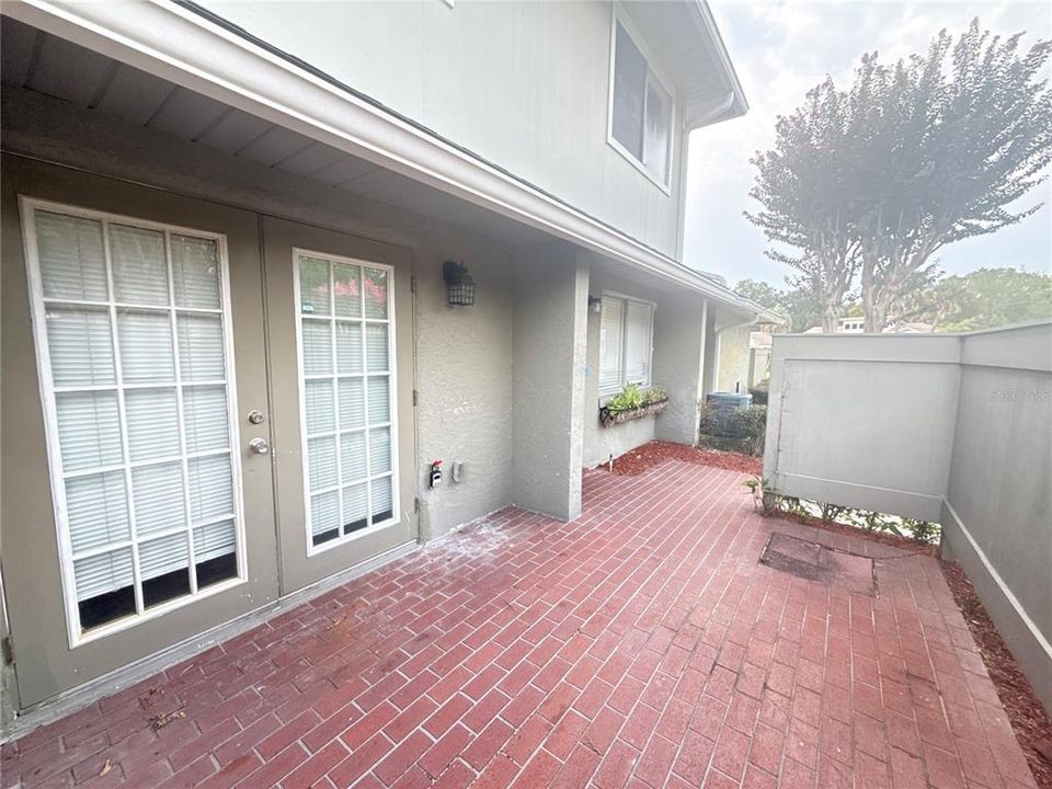 For Rent: $1,600 (2 beds, 1 baths, 1061 Square Feet)