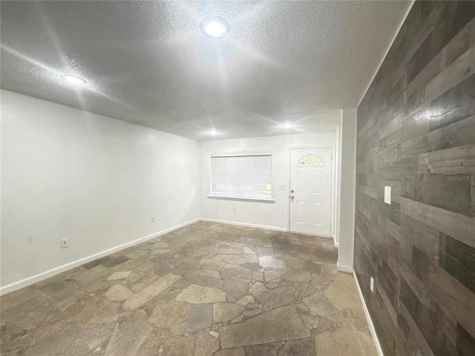 For Rent: $1,600 (2 beds, 1 baths, 1061 Square Feet)