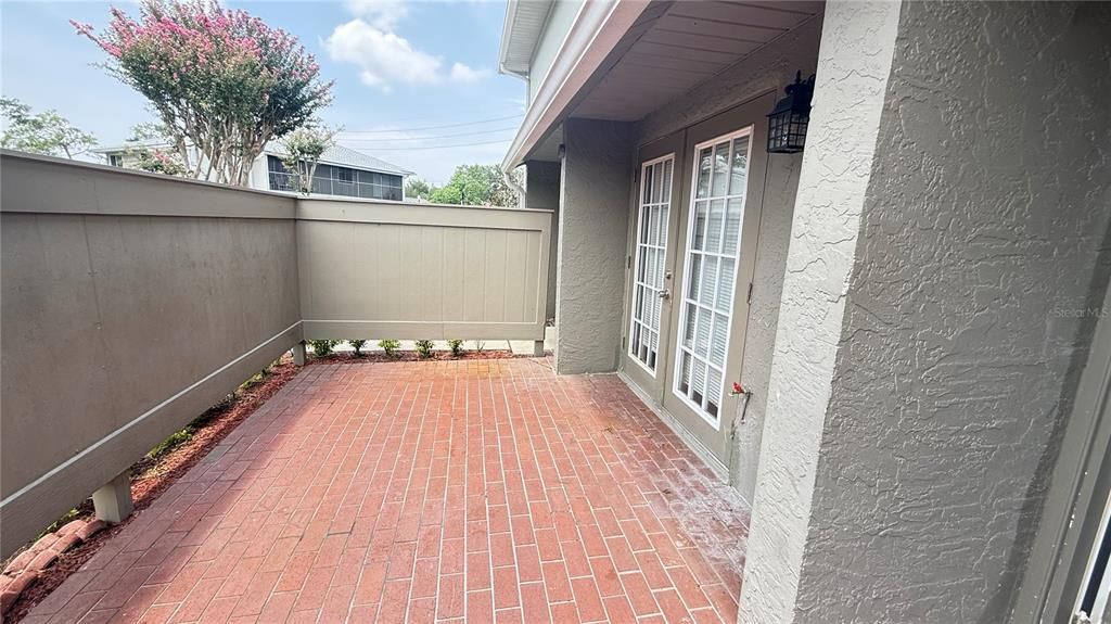 For Rent: $1,600 (2 beds, 1 baths, 1061 Square Feet)