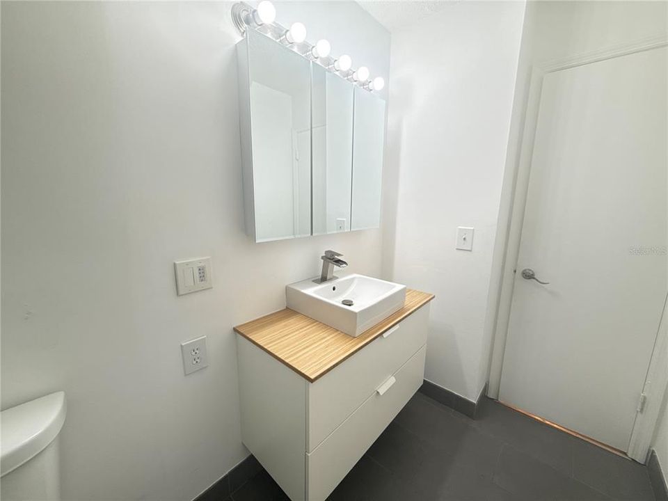 For Rent: $1,600 (2 beds, 1 baths, 1061 Square Feet)