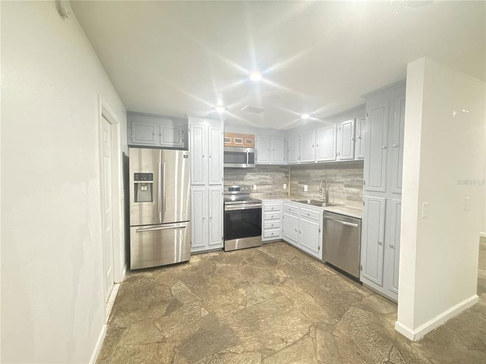 For Rent: $1,600 (2 beds, 1 baths, 1061 Square Feet)