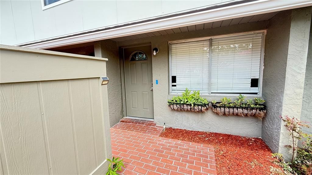 For Rent: $1,600 (2 beds, 1 baths, 1061 Square Feet)