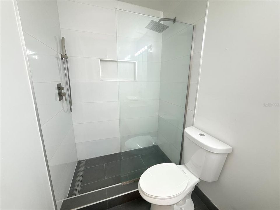 For Rent: $1,600 (2 beds, 1 baths, 1061 Square Feet)