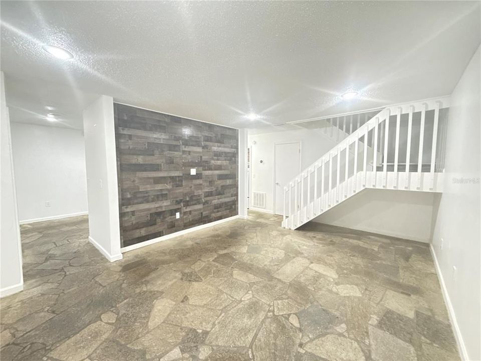 For Rent: $1,600 (2 beds, 1 baths, 1061 Square Feet)