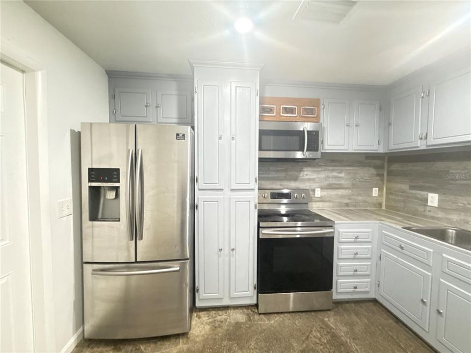 For Rent: $1,600 (2 beds, 1 baths, 1061 Square Feet)