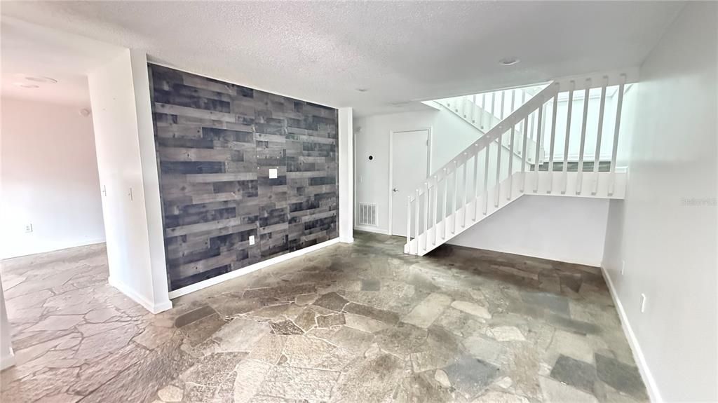 For Rent: $1,600 (2 beds, 1 baths, 1061 Square Feet)
