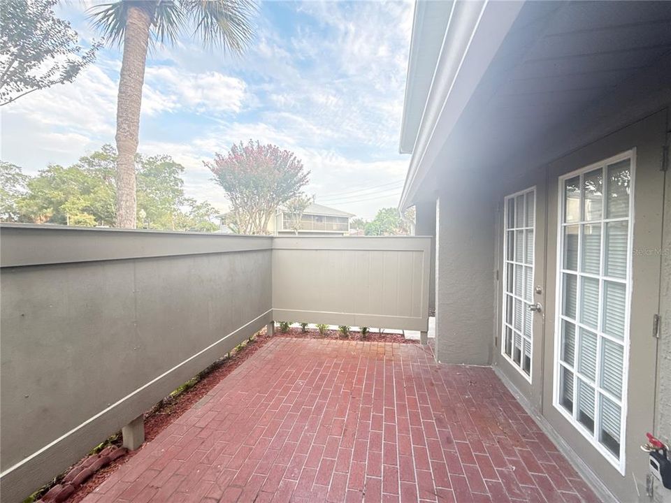 For Rent: $1,600 (2 beds, 1 baths, 1061 Square Feet)