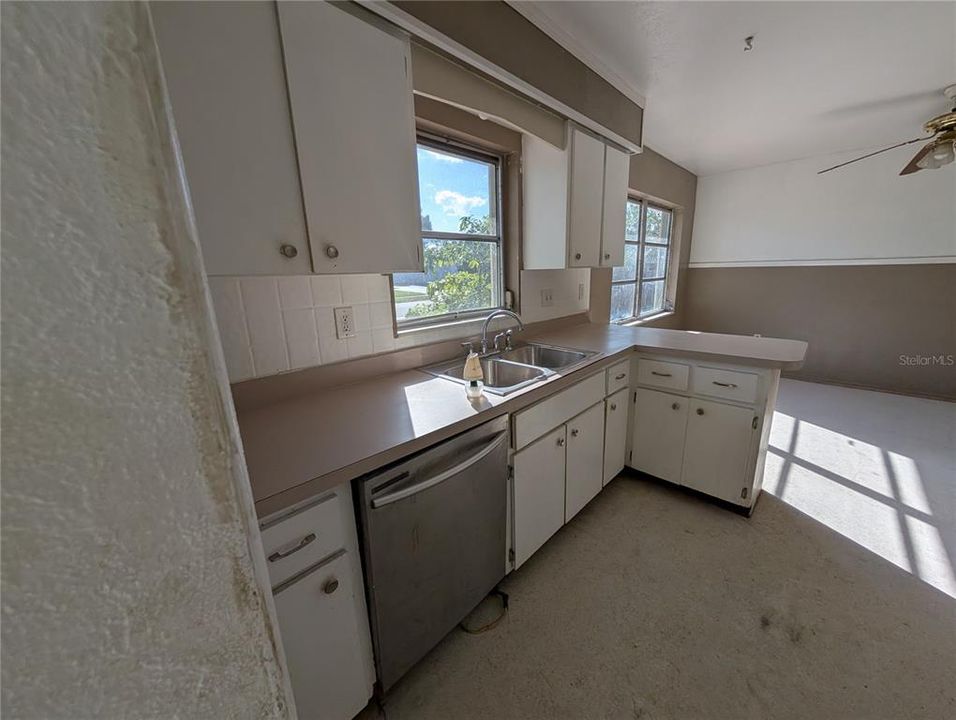 На продажу: $289,900 (3 спален, 2 ванн, 1253 Квадратных фут)