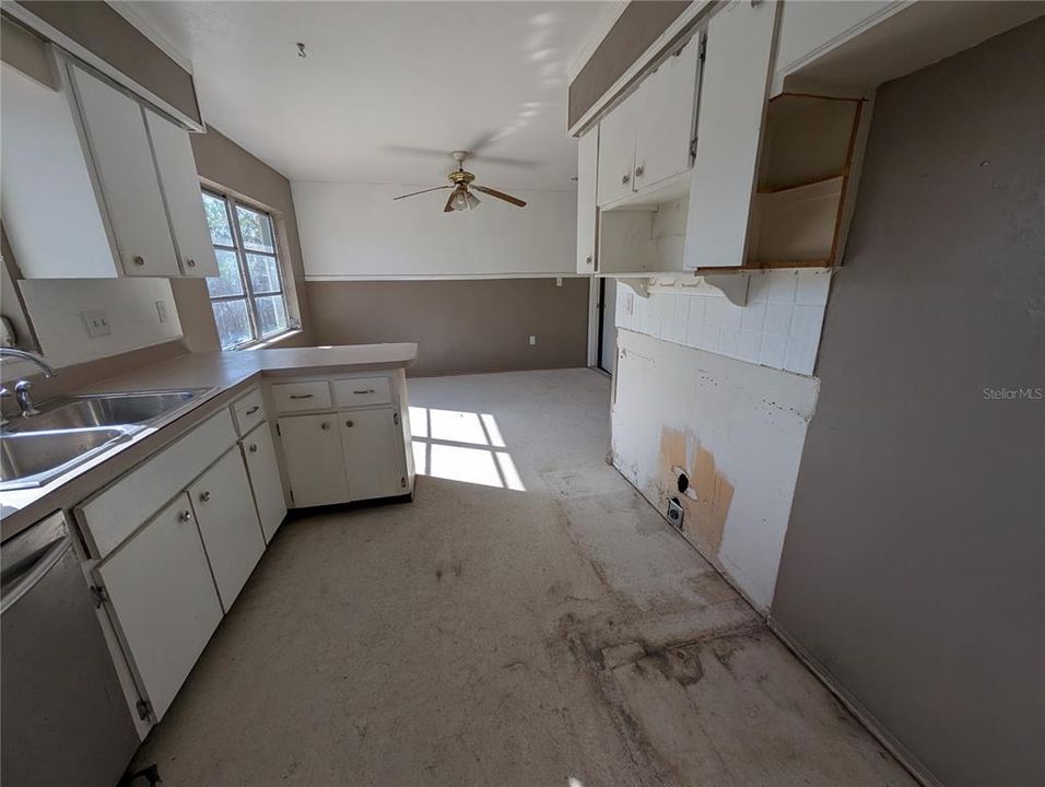 На продажу: $289,900 (3 спален, 2 ванн, 1253 Квадратных фут)