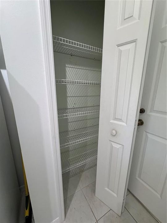 На продажу: $320,000 (2 спален, 2 ванн, 2035 Квадратных фут)