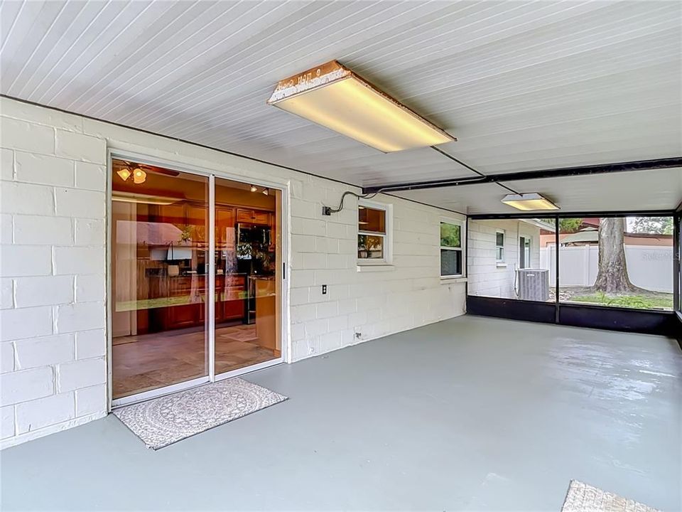 Activo con contrato: $405,000 (3 camas, 2 baños, 1429 Pies cuadrados)