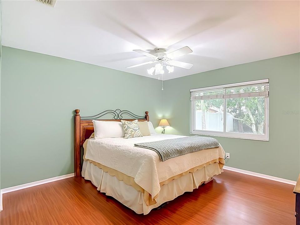 Activo con contrato: $405,000 (3 camas, 2 baños, 1429 Pies cuadrados)