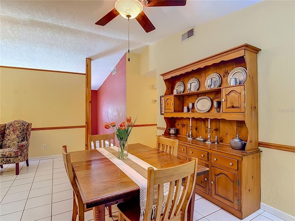 Activo con contrato: $405,000 (3 camas, 2 baños, 1429 Pies cuadrados)
