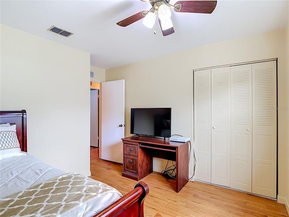 Activo con contrato: $405,000 (3 camas, 2 baños, 1429 Pies cuadrados)
