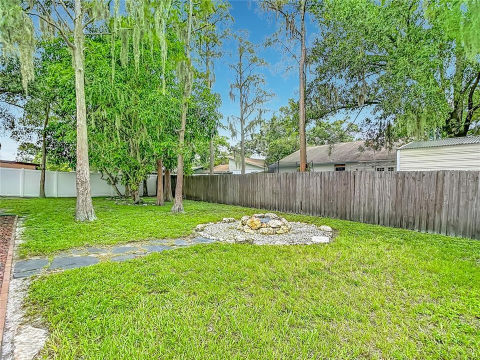 Activo con contrato: $405,000 (3 camas, 2 baños, 1429 Pies cuadrados)