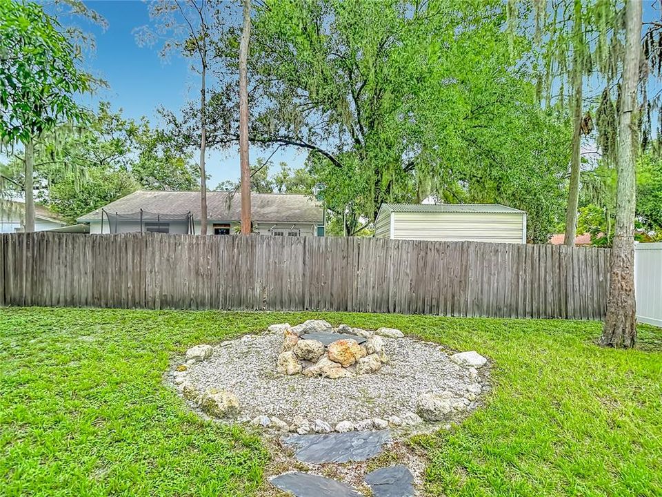 Activo con contrato: $405,000 (3 camas, 2 baños, 1429 Pies cuadrados)