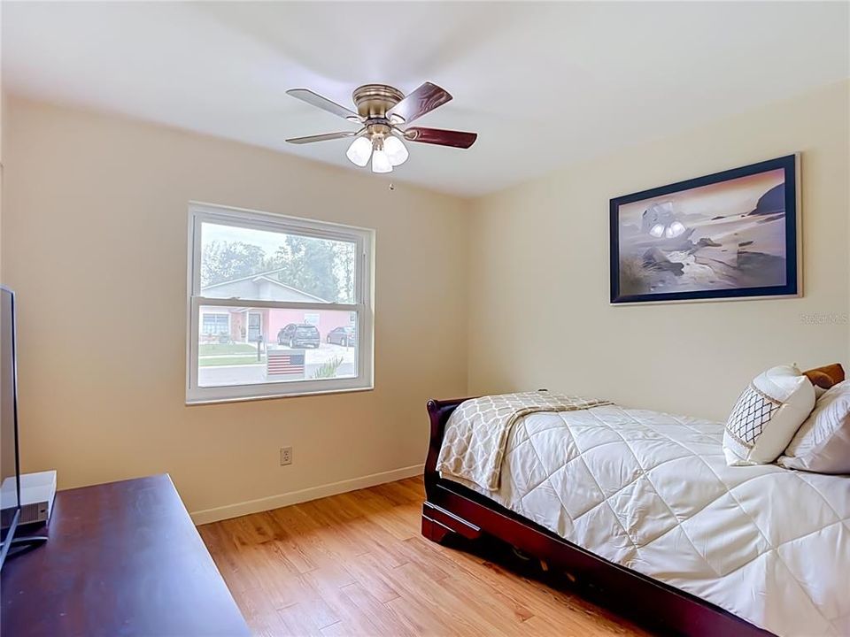 Activo con contrato: $405,000 (3 camas, 2 baños, 1429 Pies cuadrados)