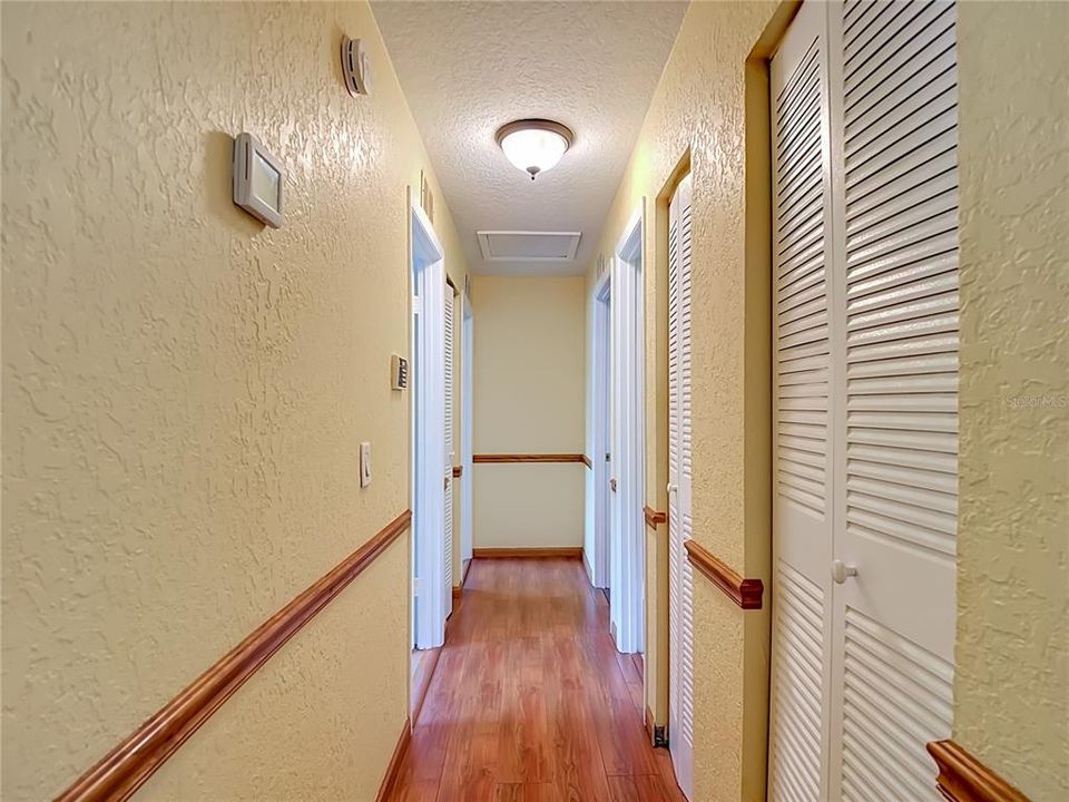 Activo con contrato: $405,000 (3 camas, 2 baños, 1429 Pies cuadrados)