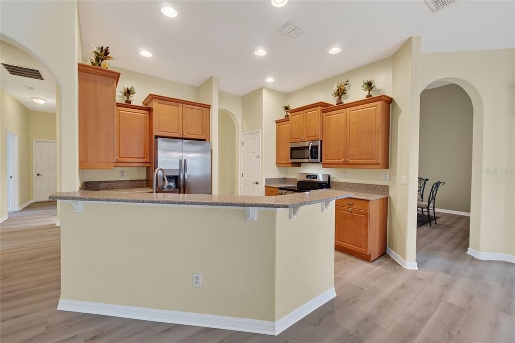 En Venta: $524,900 (4 camas, 3 baños, 2393 Pies cuadrados)