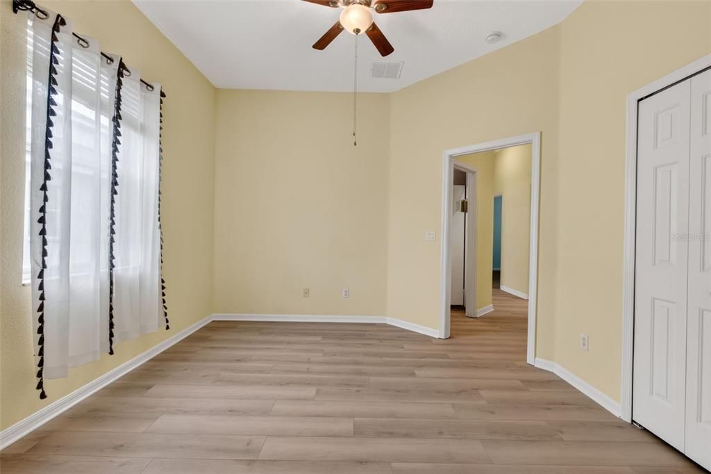 En Venta: $524,900 (4 camas, 3 baños, 2393 Pies cuadrados)