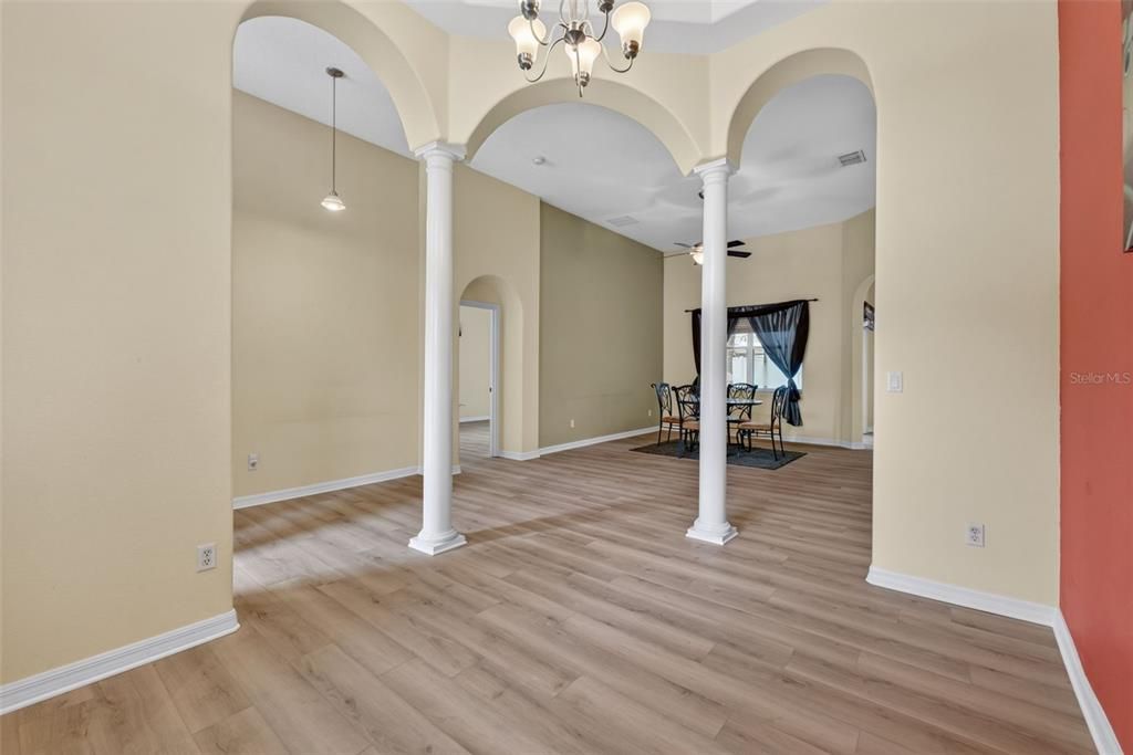 En Venta: $524,900 (4 camas, 3 baños, 2393 Pies cuadrados)