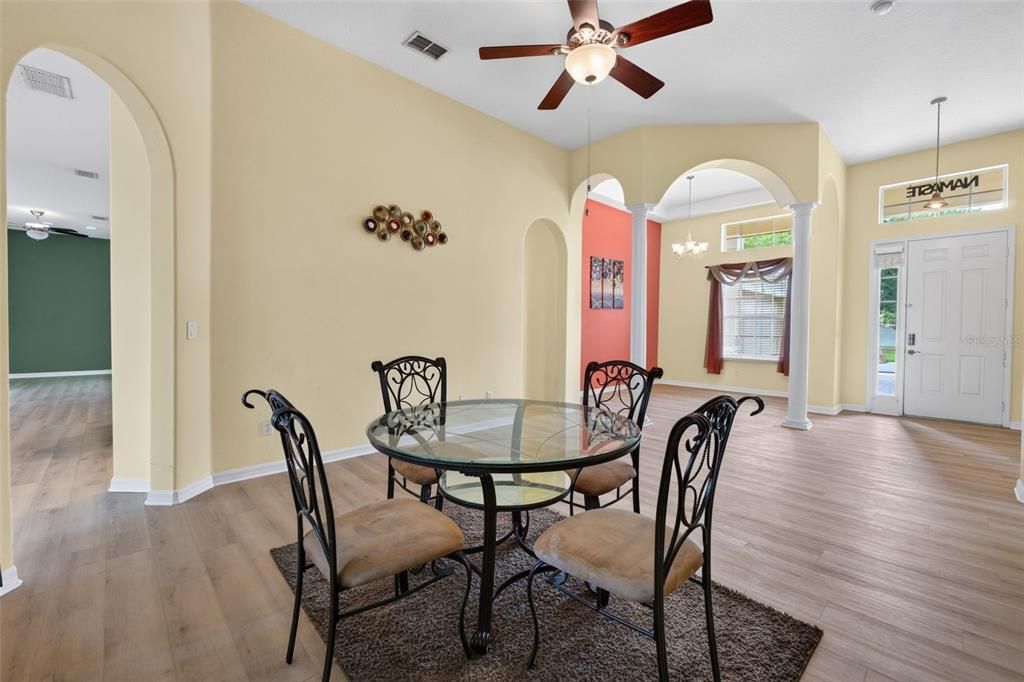 En Venta: $524,900 (4 camas, 3 baños, 2393 Pies cuadrados)