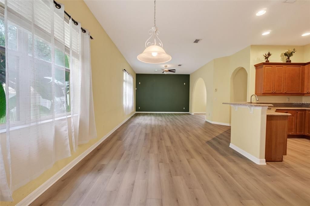 En Venta: $524,900 (4 camas, 3 baños, 2393 Pies cuadrados)