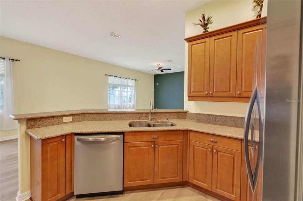 En Venta: $524,900 (4 camas, 3 baños, 2393 Pies cuadrados)
