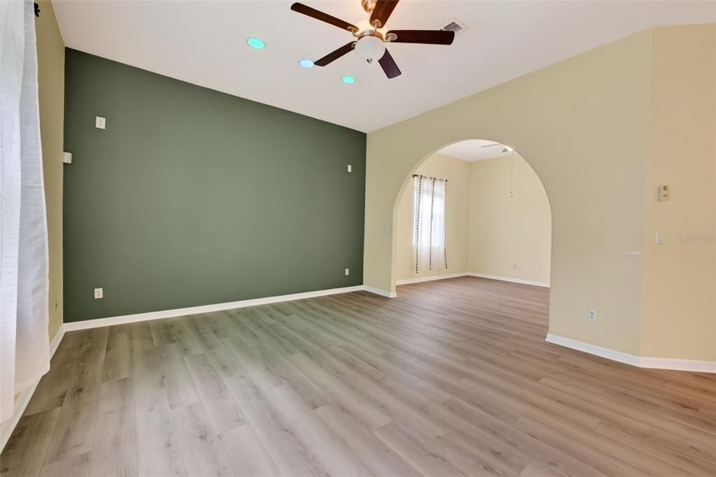 En Venta: $524,900 (4 camas, 3 baños, 2393 Pies cuadrados)