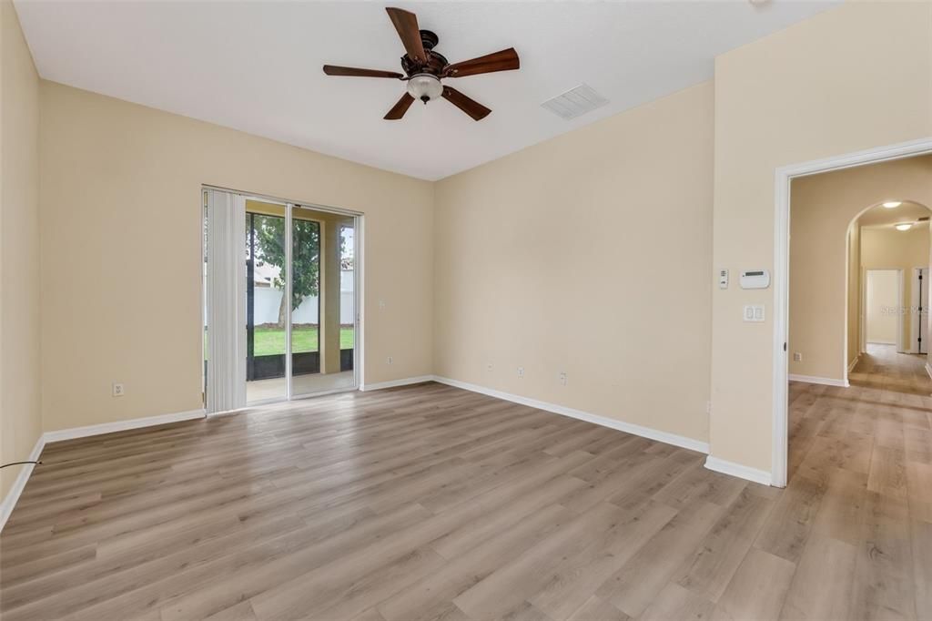 En Venta: $524,900 (4 camas, 3 baños, 2393 Pies cuadrados)