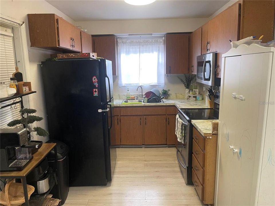 На продажу: $279,990 (2 спален, 1 ванн, 818 Квадратных фут)