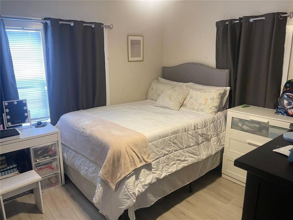 На продажу: $279,990 (2 спален, 1 ванн, 818 Квадратных фут)