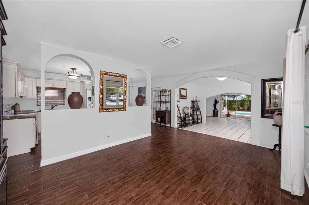 En Venta: $575,000 (3 camas, 2 baños, 1572 Pies cuadrados)