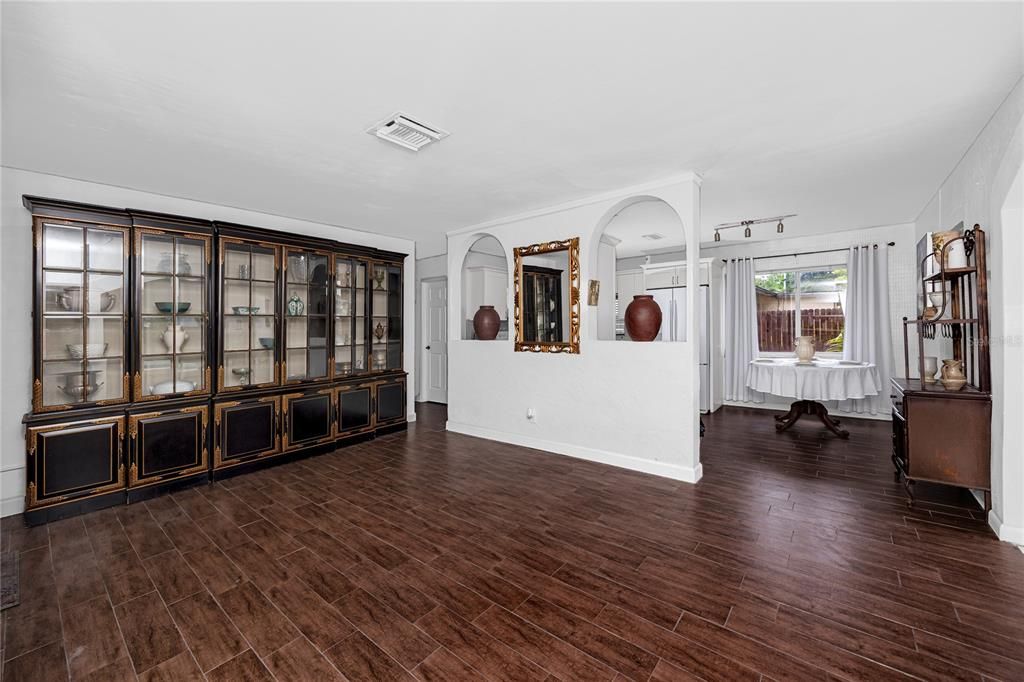 En Venta: $575,000 (3 camas, 2 baños, 1572 Pies cuadrados)