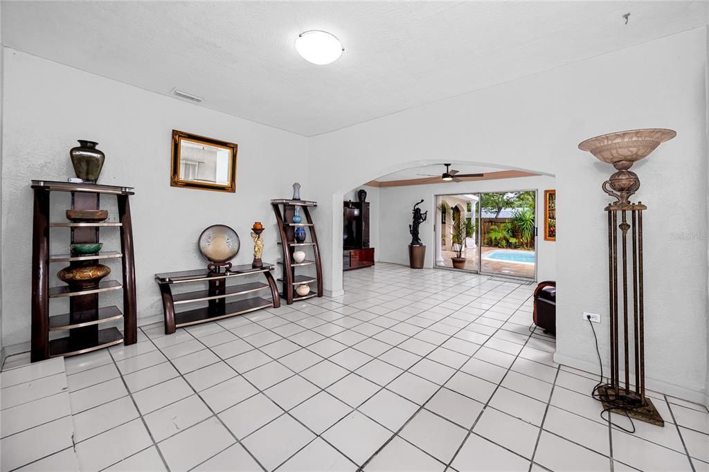 En Venta: $575,000 (3 camas, 2 baños, 1572 Pies cuadrados)