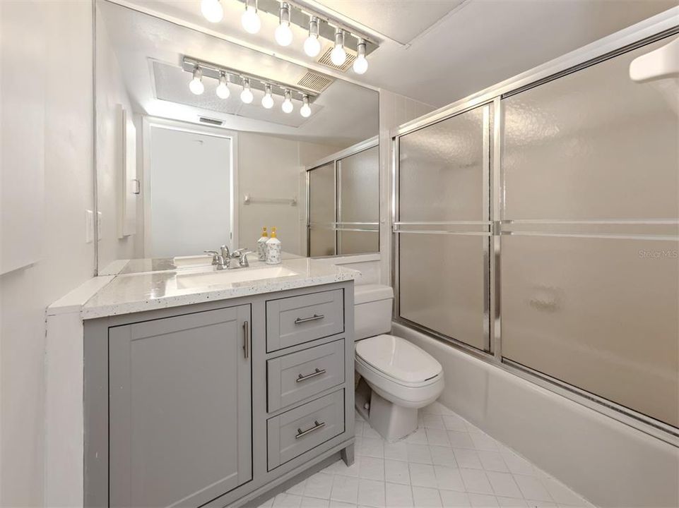 For Sale: $184,900 (2 beds, 2 baths, 1120 Square Feet)