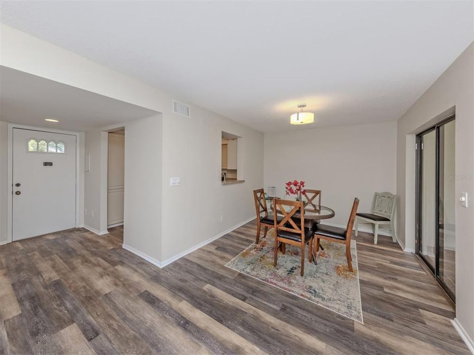 For Sale: $184,900 (2 beds, 2 baths, 1120 Square Feet)
