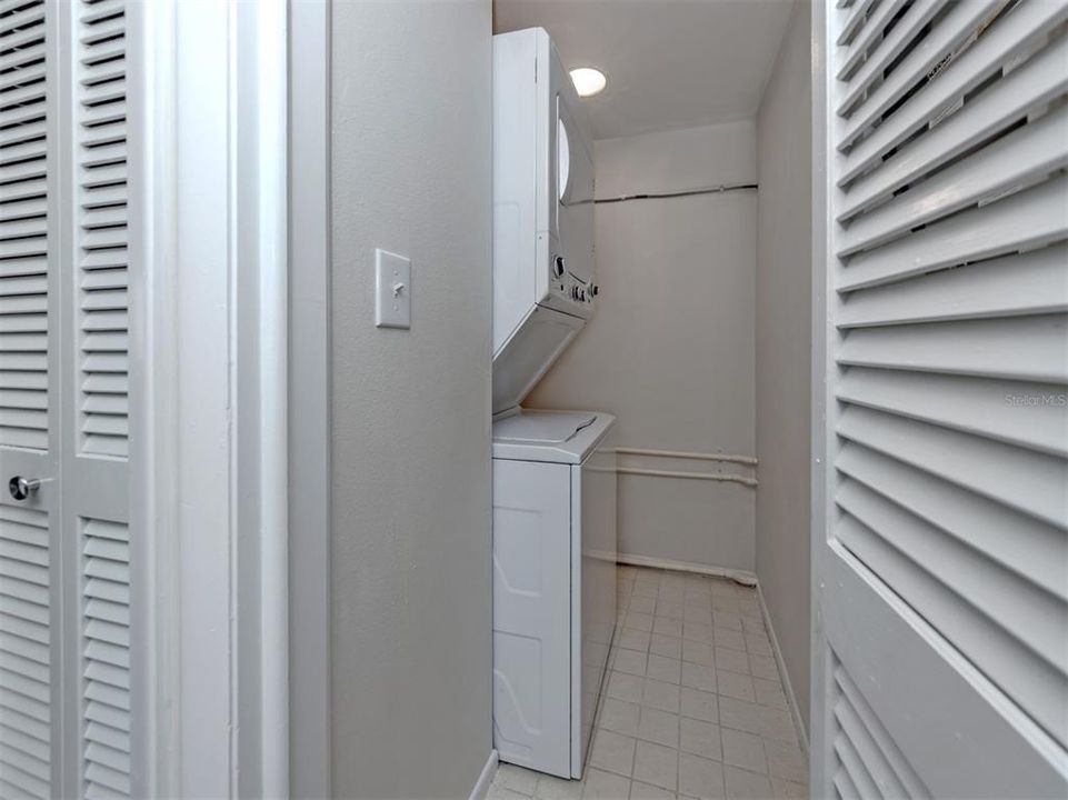 For Sale: $184,900 (2 beds, 2 baths, 1120 Square Feet)