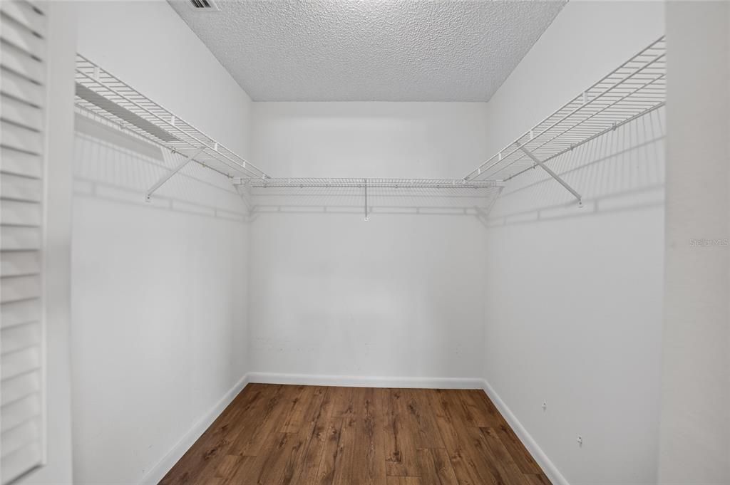 На продажу: $199,900 (2 спален, 2 ванн, 1748 Квадратных фут)