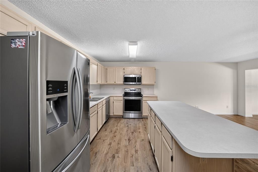 На продажу: $199,900 (2 спален, 2 ванн, 1748 Квадратных фут)