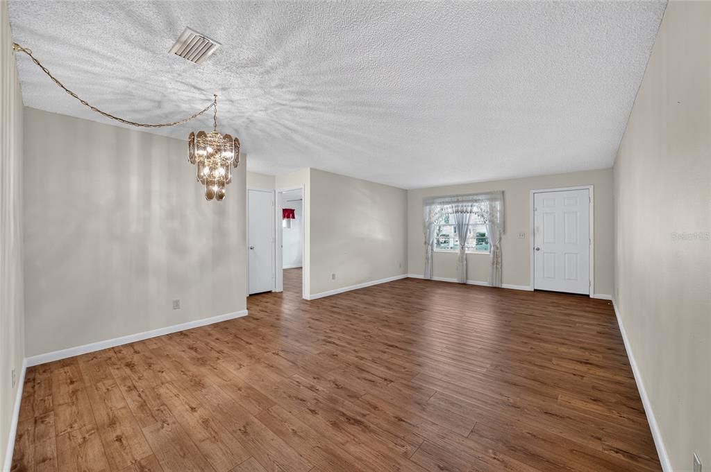 На продажу: $199,900 (2 спален, 2 ванн, 1748 Квадратных фут)