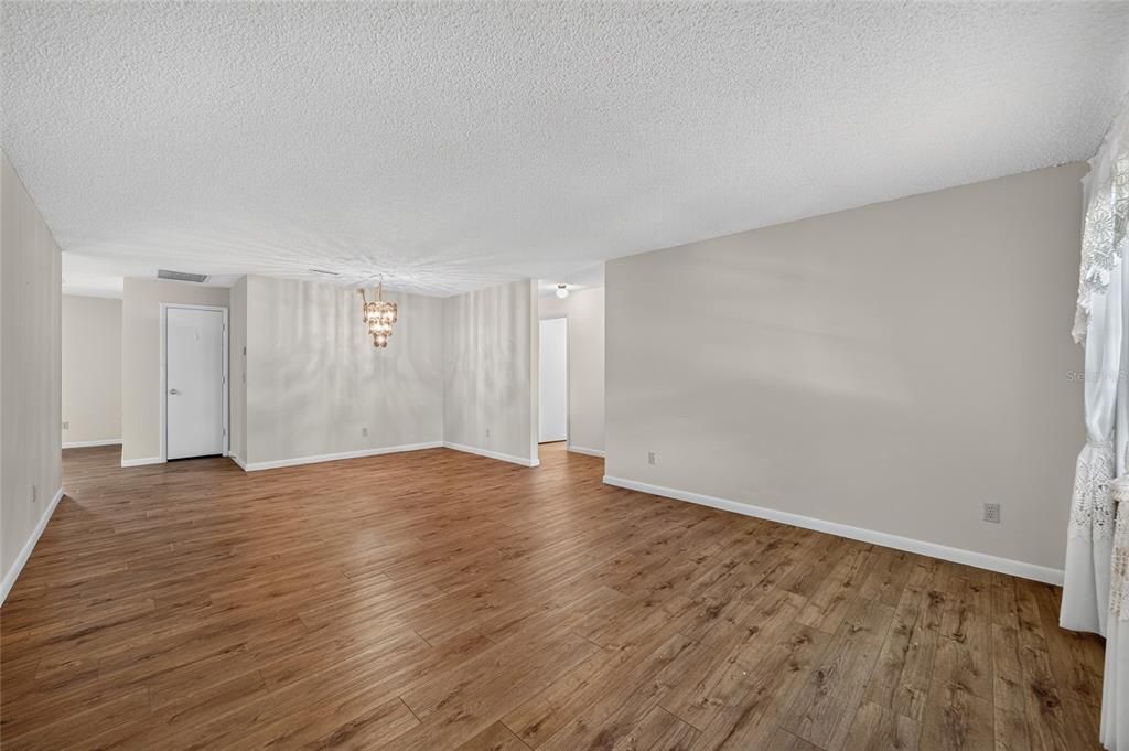 На продажу: $199,900 (2 спален, 2 ванн, 1748 Квадратных фут)