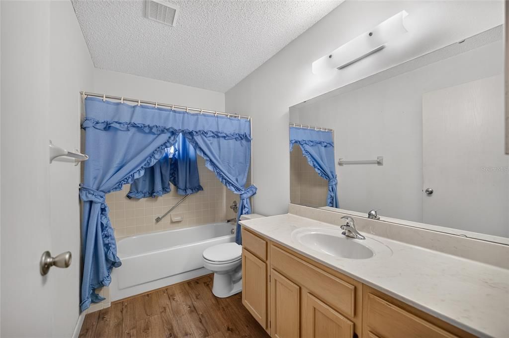На продажу: $199,900 (2 спален, 2 ванн, 1748 Квадратных фут)